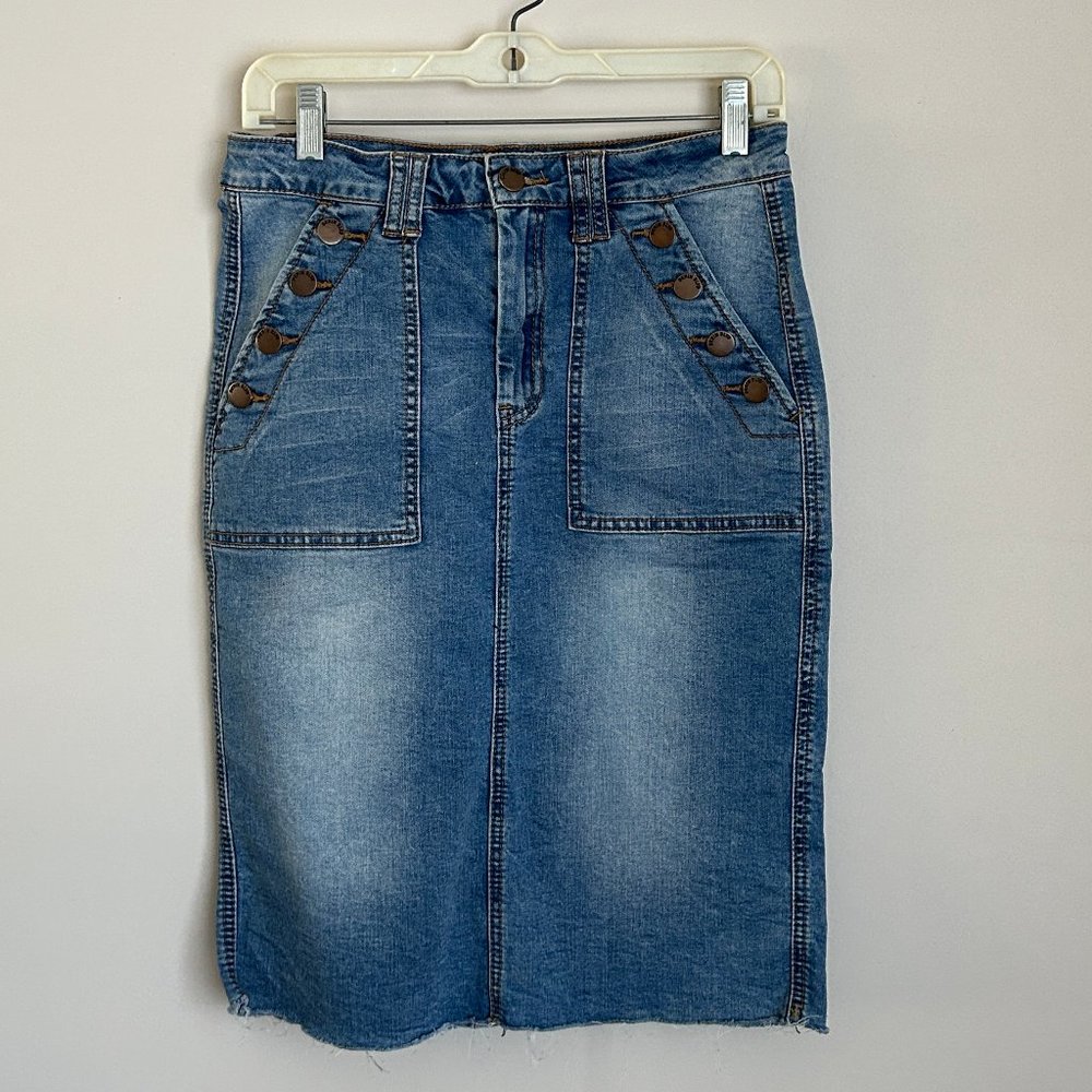 Denim Blvd Women's Denim Skirt Washed w/ cute metal button detail on pockets MED